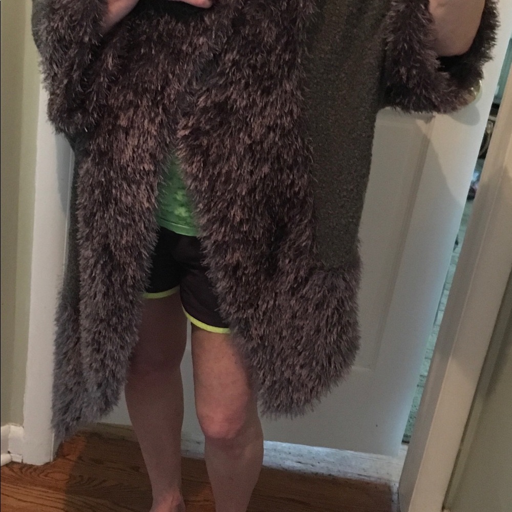 Fun, Furry Cape - Picture 5 of 6